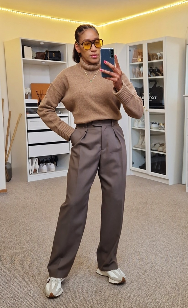 selfie showing my brown winter outfit with brown wool trousers, a wool brown turtleneck jumper, new balance sneakers, the sunglasses are the Tom Ford transparent  oversized glasses.